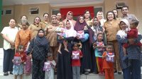 RSUD_Mas_Amsyar_Kasongan_Serahkan_Donasi_PKMK_bagi_Anak_Stunting_Lewat_Kolaborasi_dengan_Wecare_id
